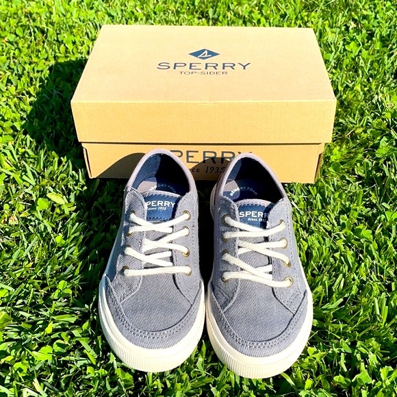 Sperry Other - Sperry Deckfin Jr. Sneaker